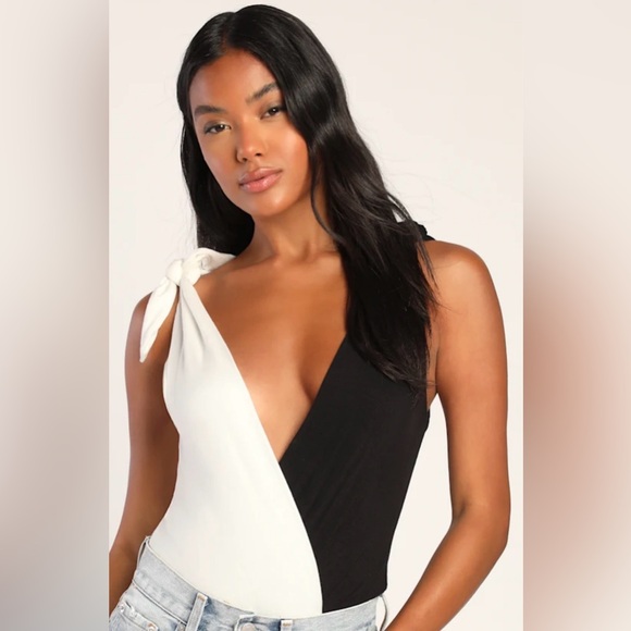 Lulus Tops - LULUS Opposites Attract Black and White Tie-Strap Bodysuit NWT SIZE MEDIUM